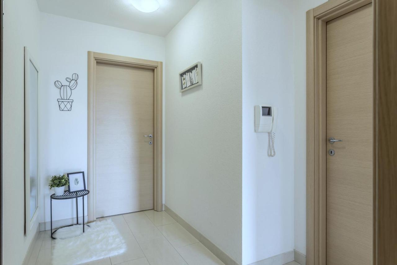 Iris Beach Apartments Kastela Exterior photo