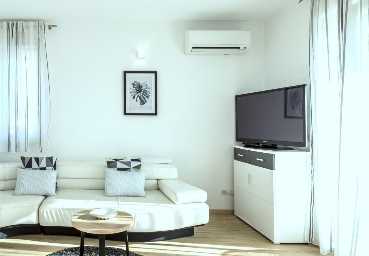 Iris Beach Apartments Kastela Exterior photo